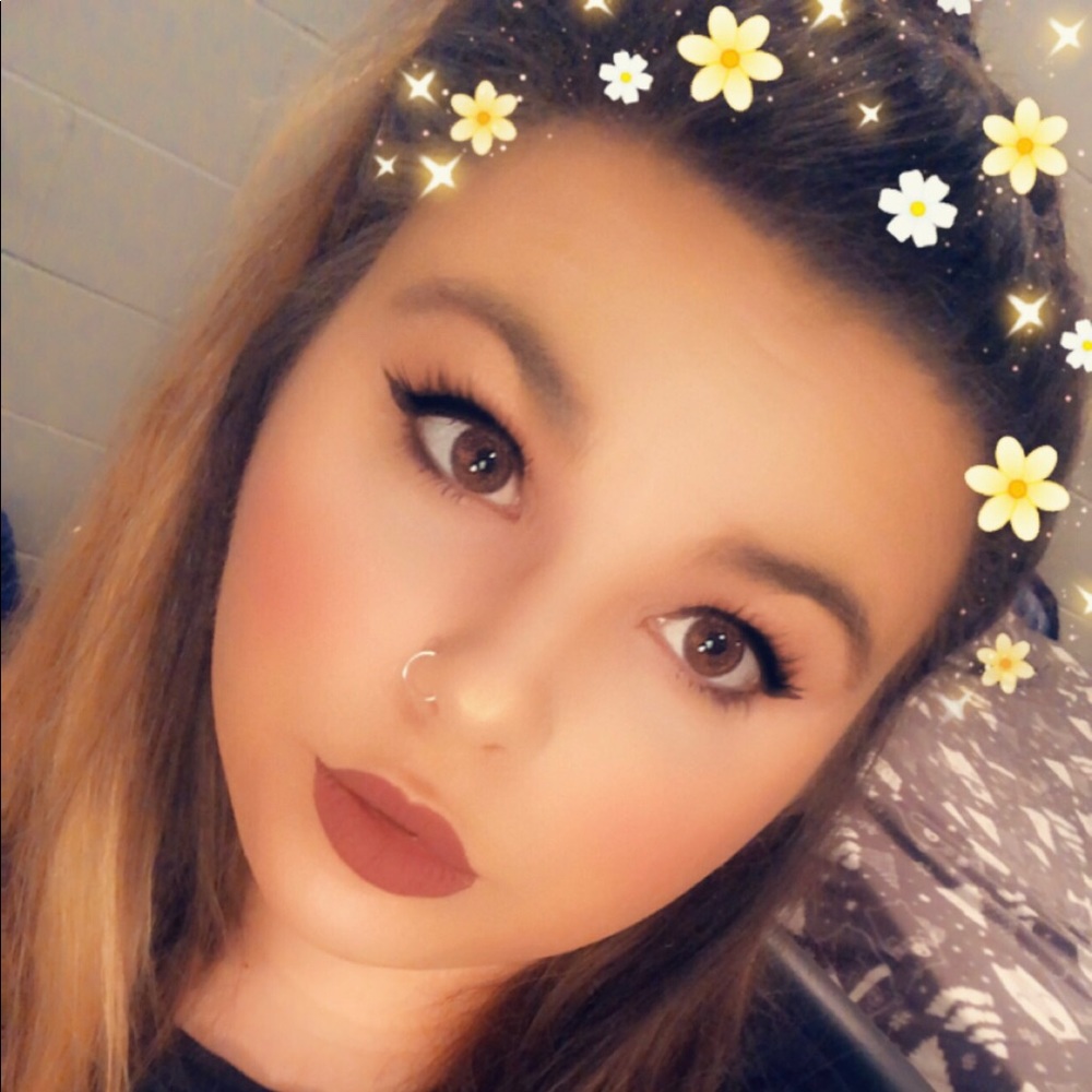 Meet your Posher, Caitlin